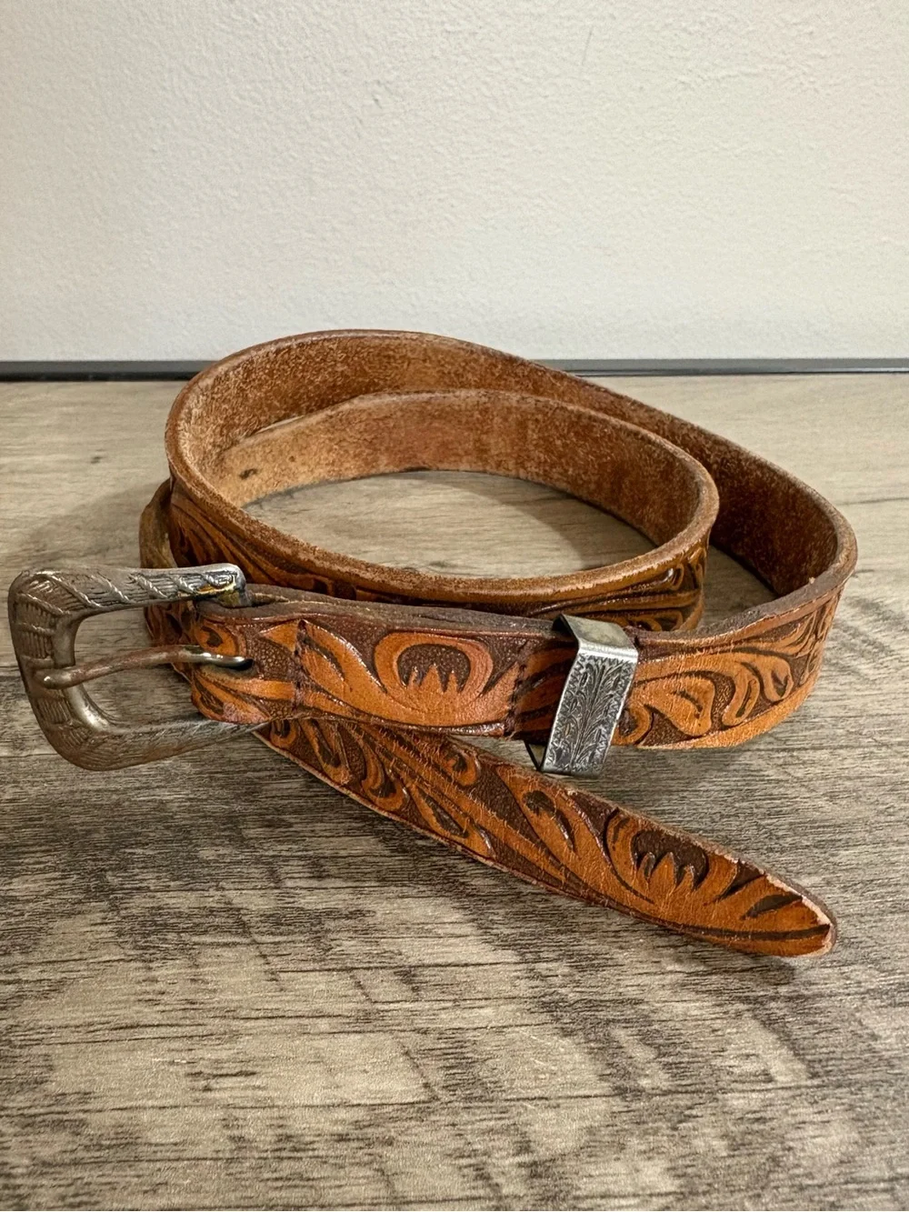 VINTAGE 50's Women's WESTERN Hand Tooled Leather SILVER Buckle COWGIRL BELT 28